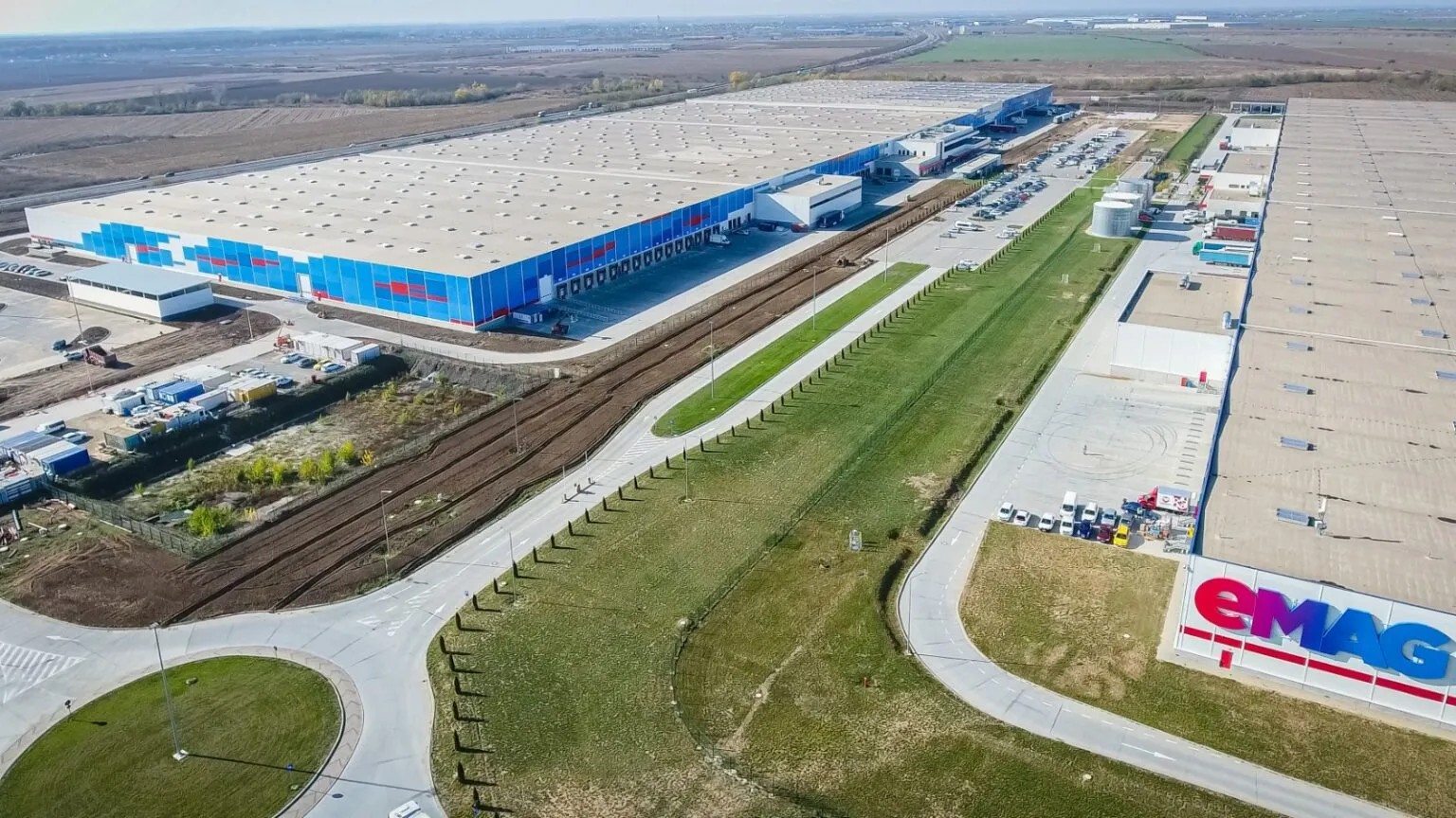Vedere aeriană a unei facilități logistice